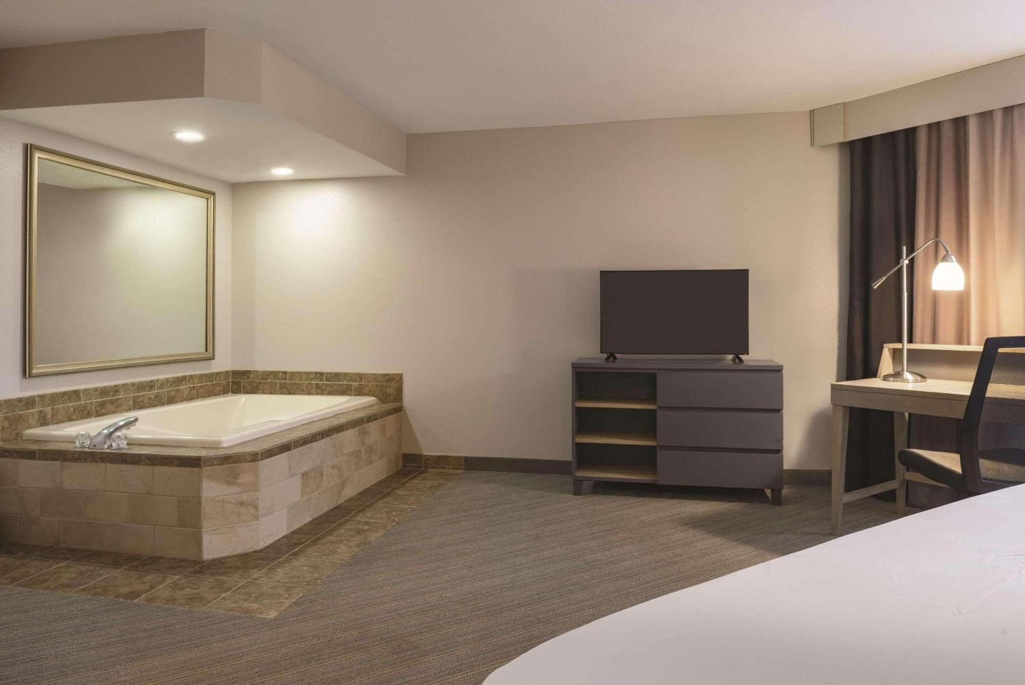 Country Inn & Suites By Radisson, Germantown, Wi Екстер'єр фото